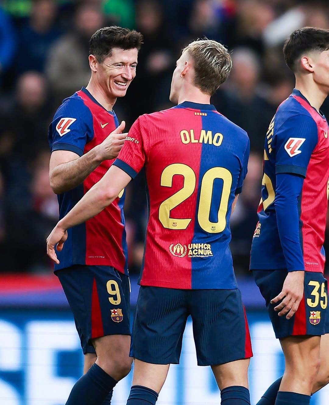 包含战术调整引发热议！，莱万多夫斯基在中国队比赛中锐不可当观众掌声雷动的词条