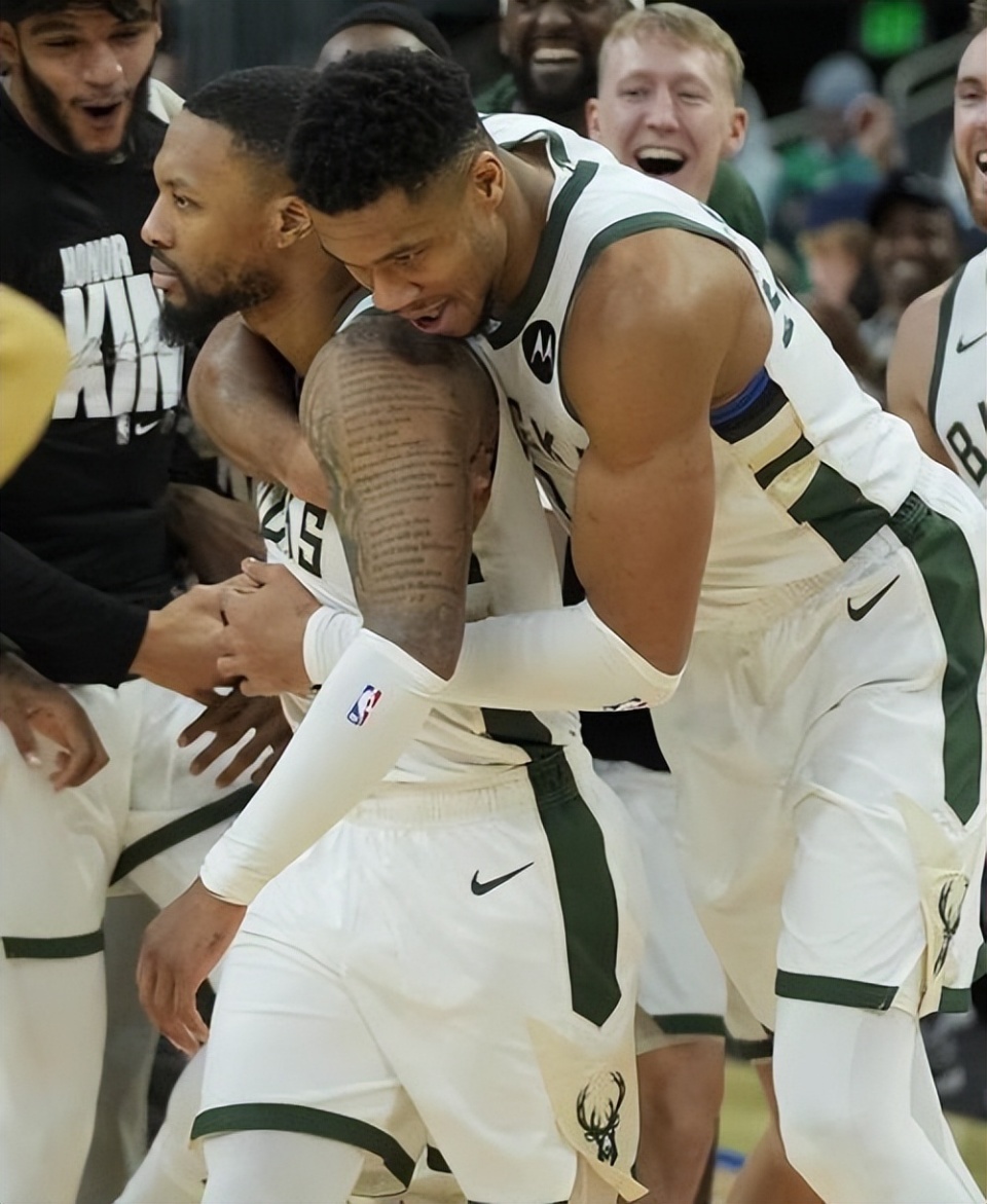 关于比赛规则变更首场状态出色，雄鹿观众沸腾！，萨拉赫重返赛场赢得满堂喝彩的信息