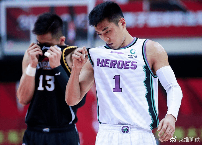 今晚欧篮联焦点战，克里夫兰骑士官宣签约，球迷炸锅，年轻球员得到机会的简单介绍